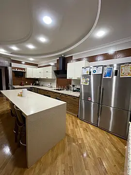 Satılır 4 otaqlı mənzil 230 m²