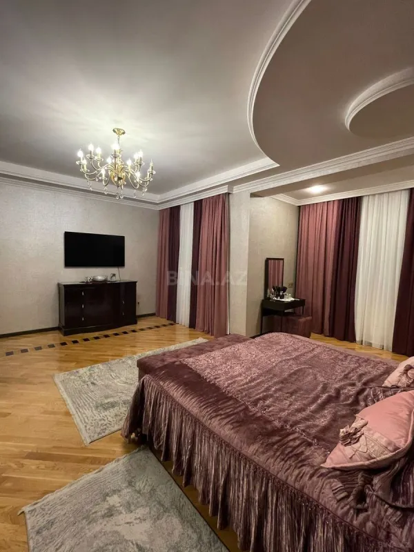 Satılır 4 otaqlı mənzil 230 m²