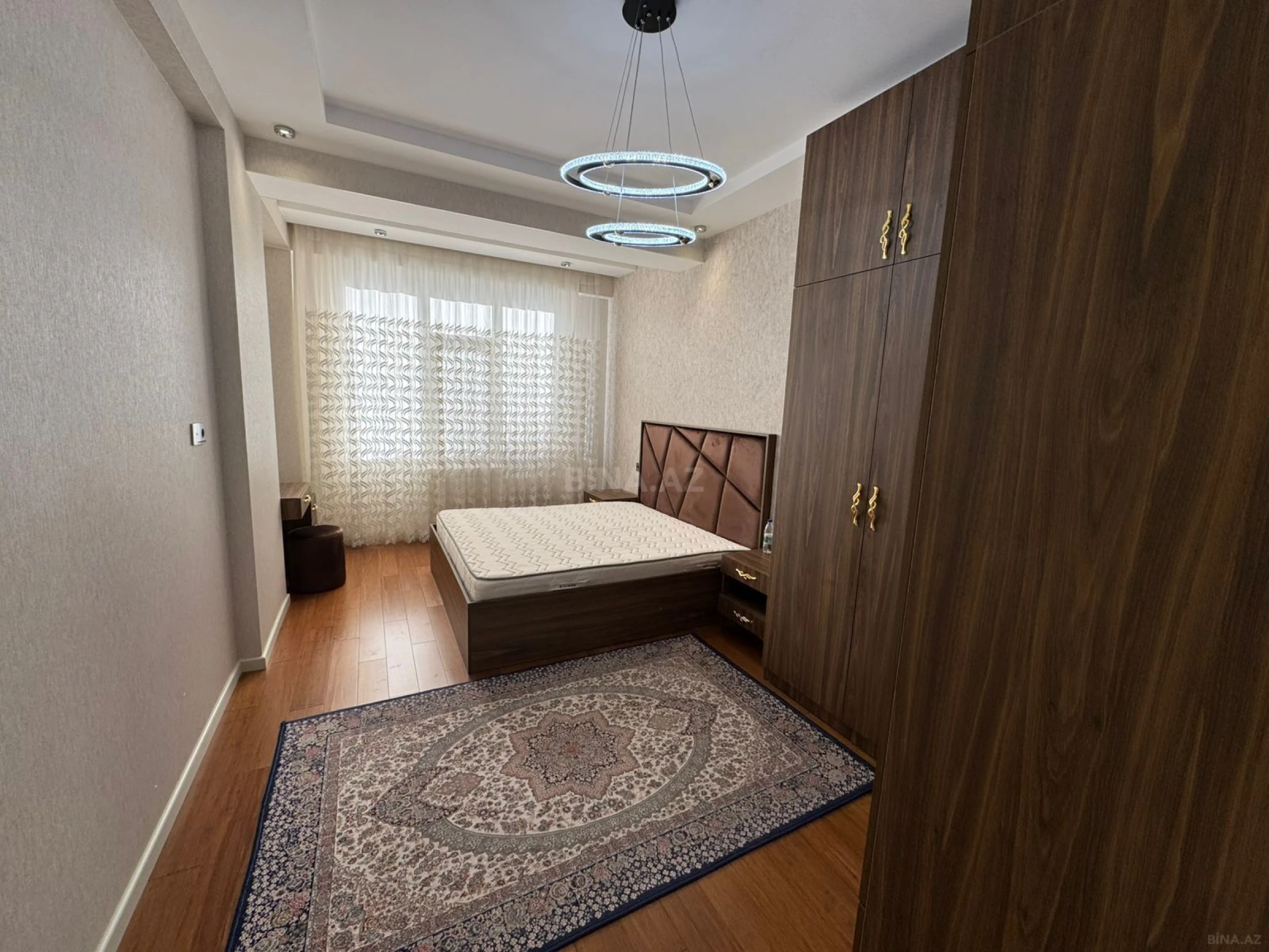 Kirayə verilir 2 otaqlı mənzil 100 m²