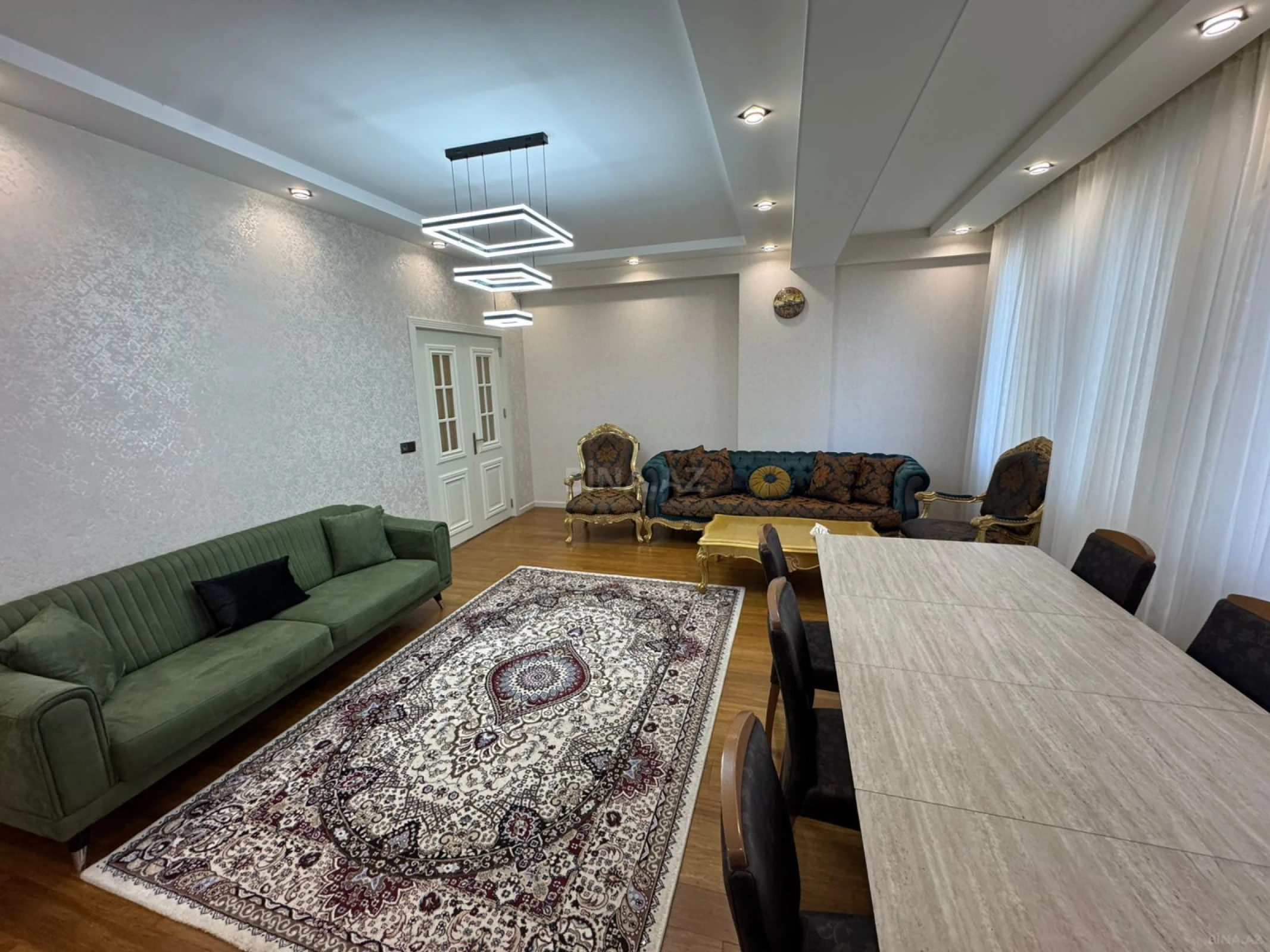 Kirayə verilir 2 otaqlı mənzil 100 m²