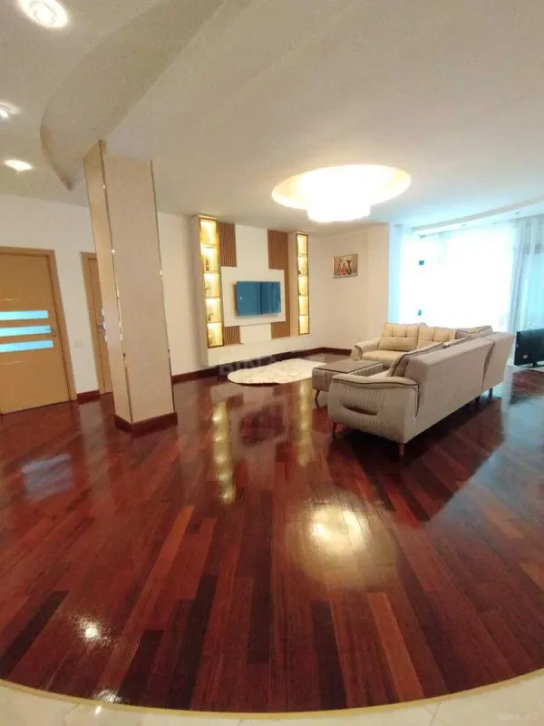 Kirayə verilir 3 otaqlı mənzil 110 m²