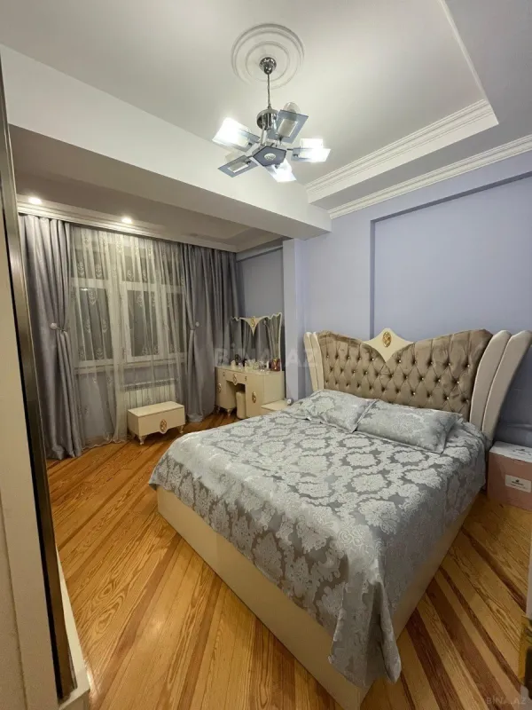Satılır 3 otaqlı mənzil 130 m²