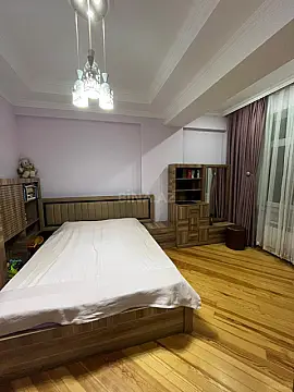 Satılır 3 otaqlı mənzil 130 m²
