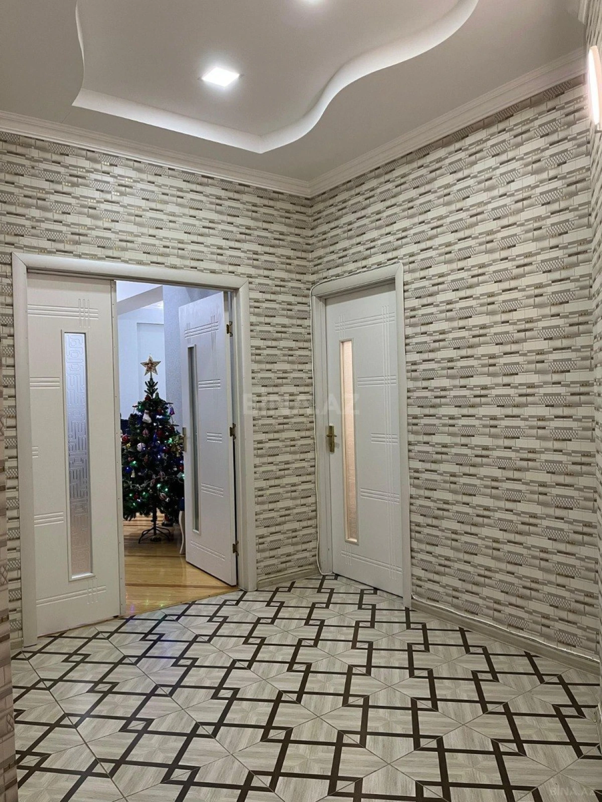 Satılır 3 otaqlı mənzil 130 m²