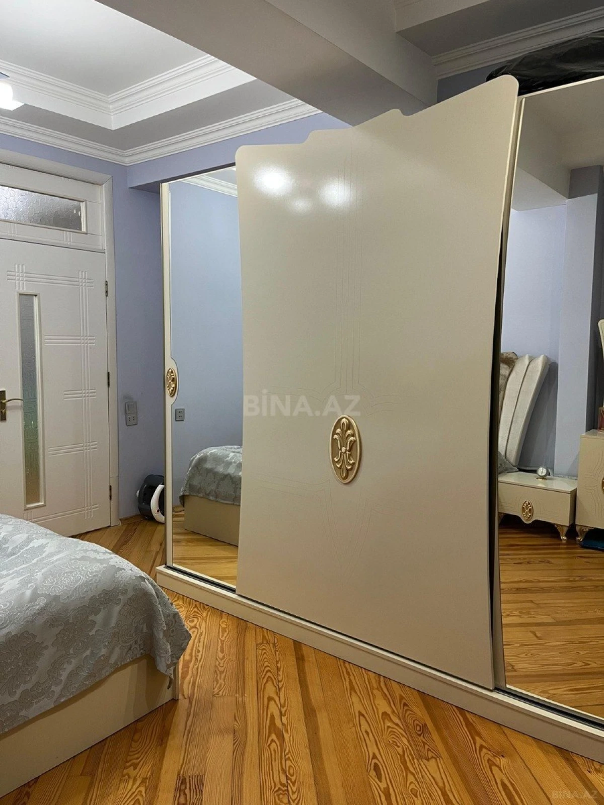 Satılır 3 otaqlı mənzil 130 m²