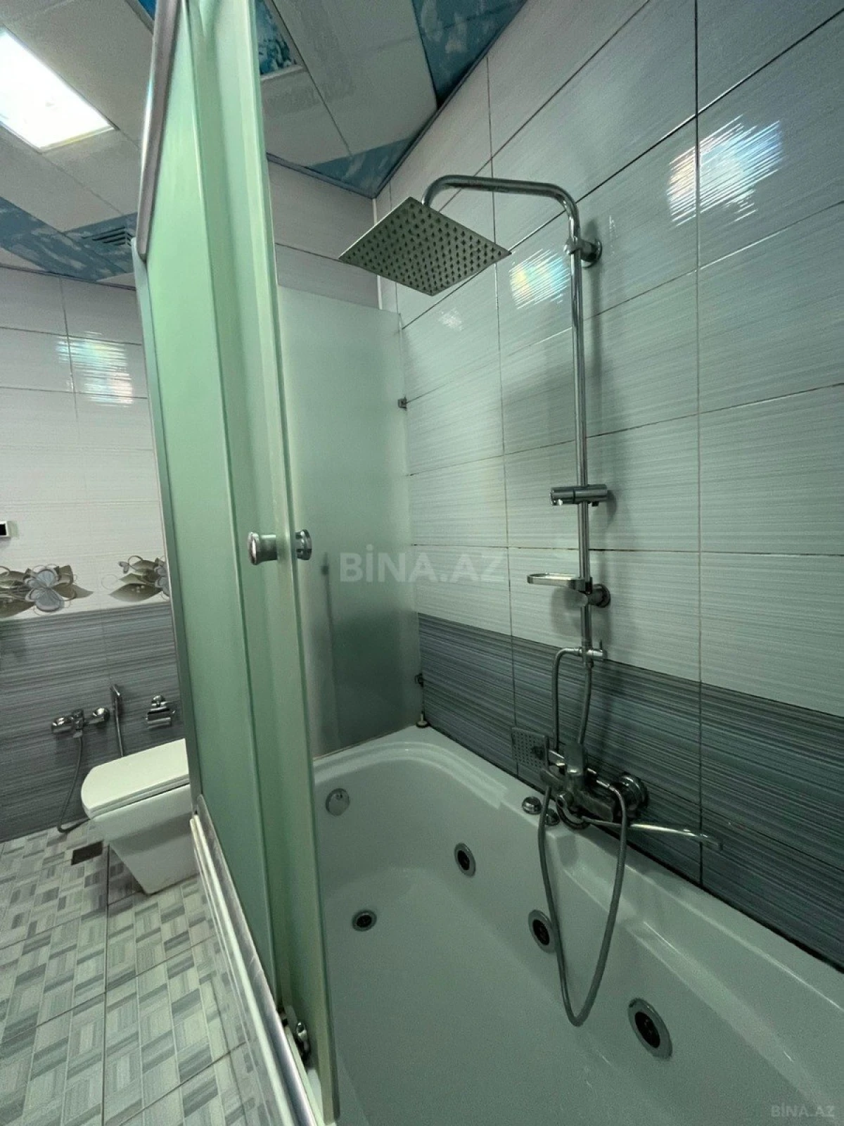 Satılır 3 otaqlı mənzil 130 m²