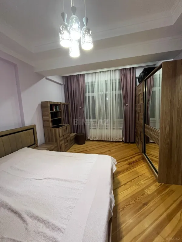 Satılır 3 otaqlı mənzil 130 m²