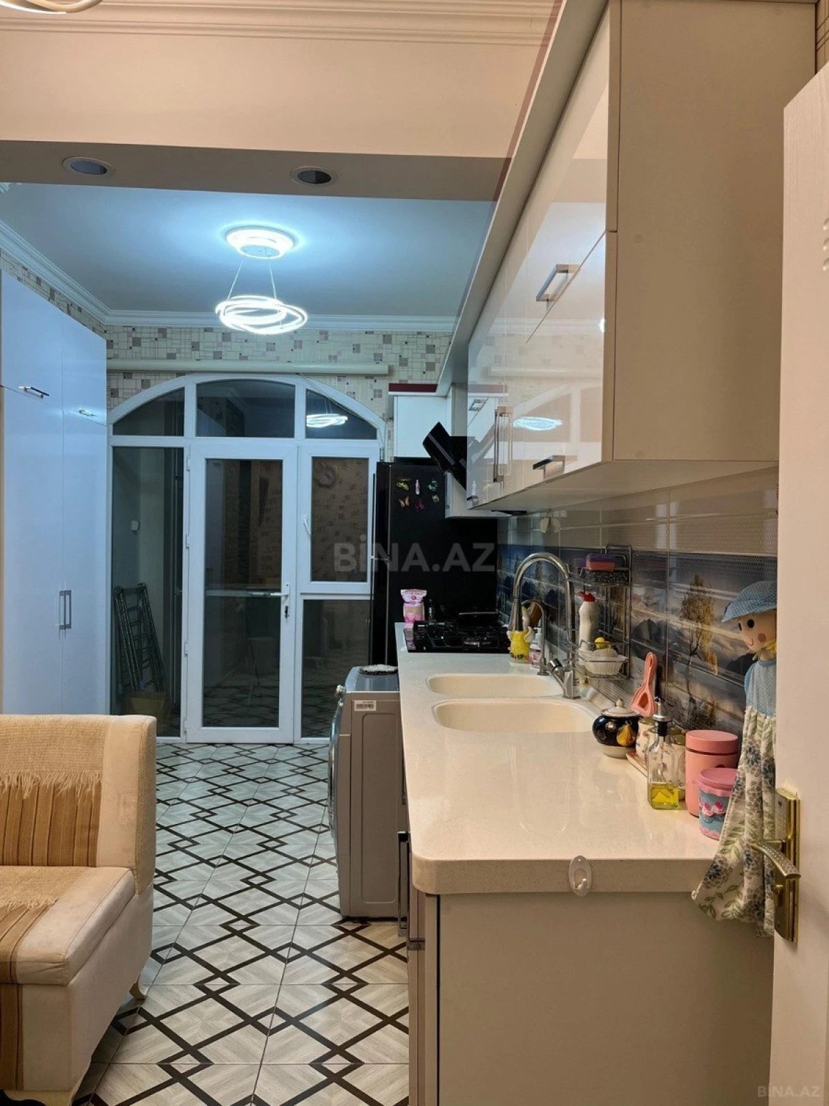 Satılır 3 otaqlı mənzil 130 m²