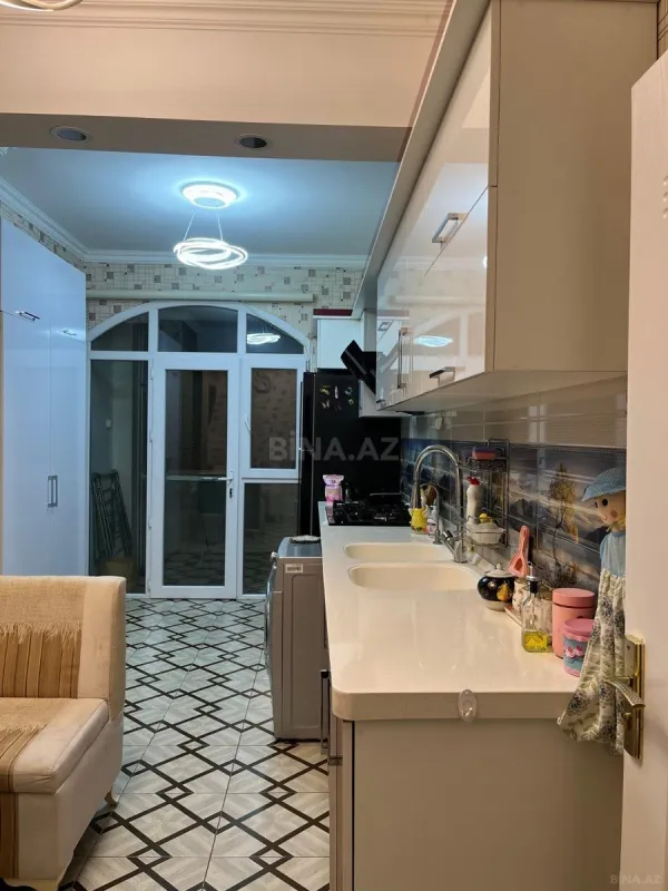 Satılır 3 otaqlı mənzil 130 m²