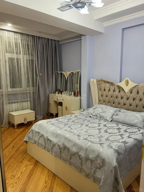 Satılır 3 otaqlı mənzil 130 m²