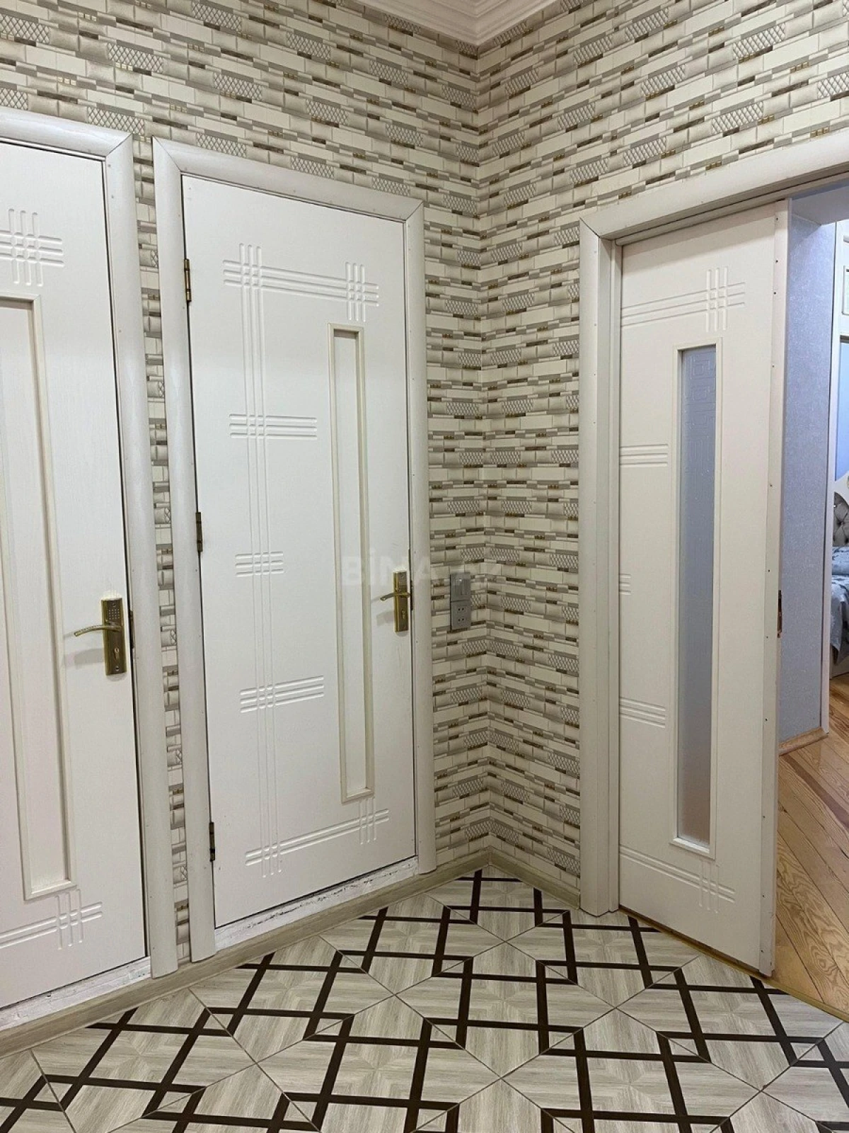 Satılır 3 otaqlı mənzil 130 m²