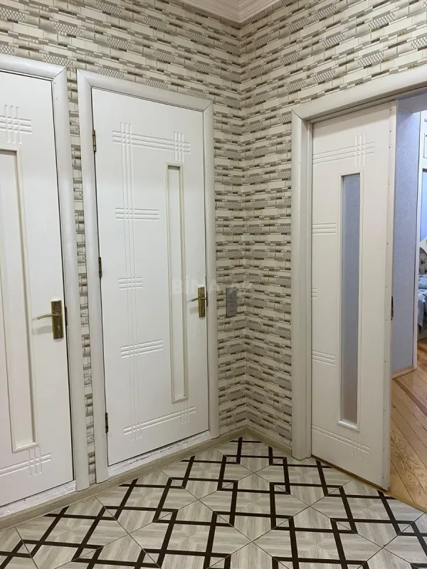 Satılır 3 otaqlı mənzil 130 m²