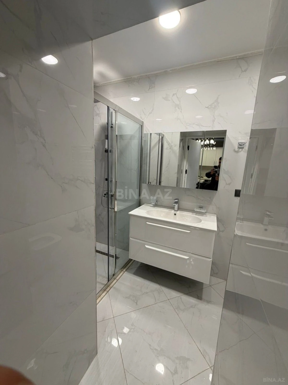 Satılır 2 otaqlı mənzil 77 m²