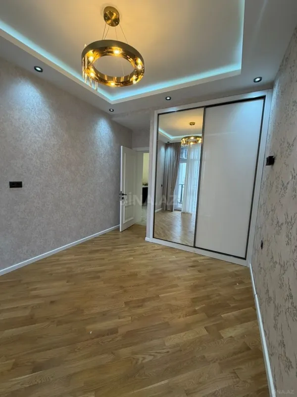 Satılır 2 otaqlı mənzil 77 m²