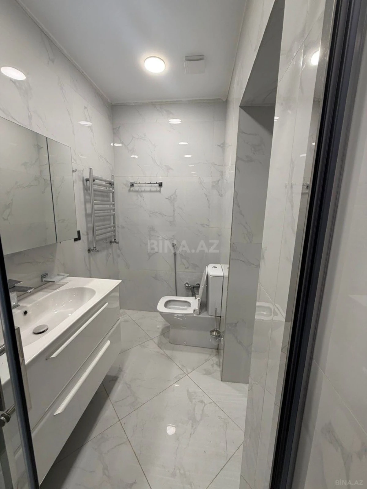 Satılır 2 otaqlı mənzil 77 m²