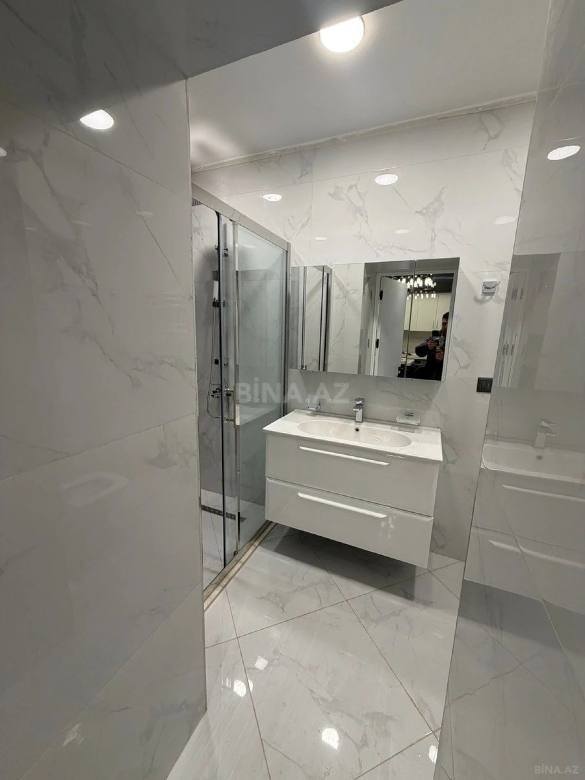 Satılır 2 otaqlı mənzil 77 m²