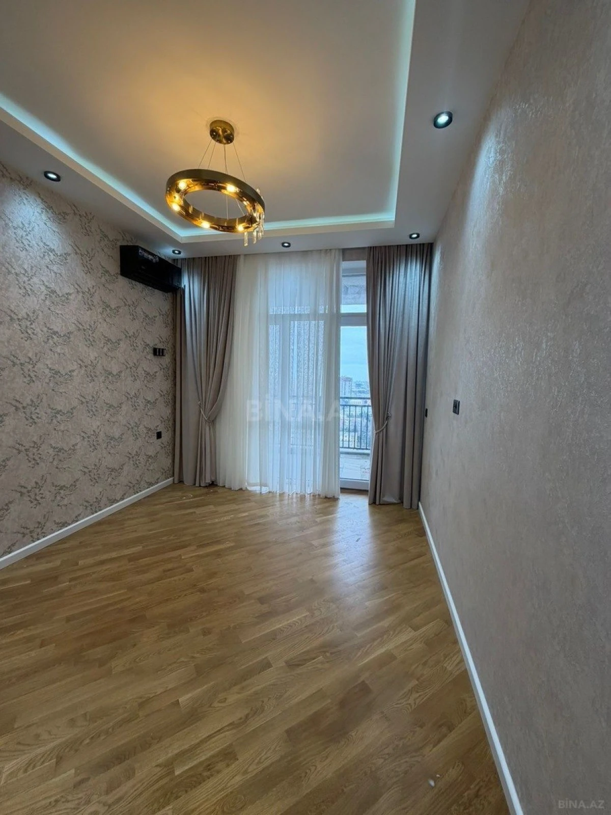 Satılır 2 otaqlı mənzil 77 m²