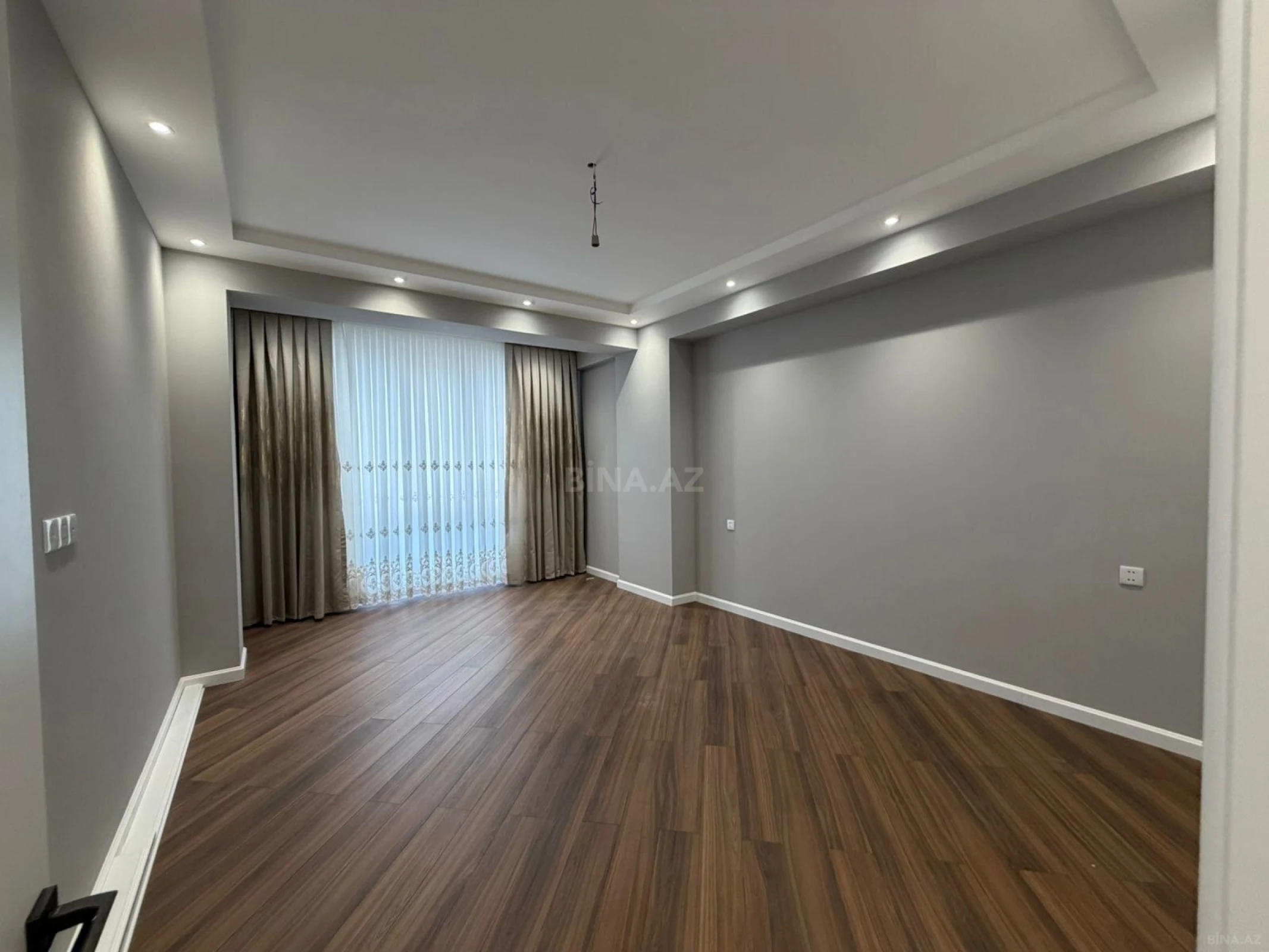 Satılır 3 otaqlı mənzil 115 m²