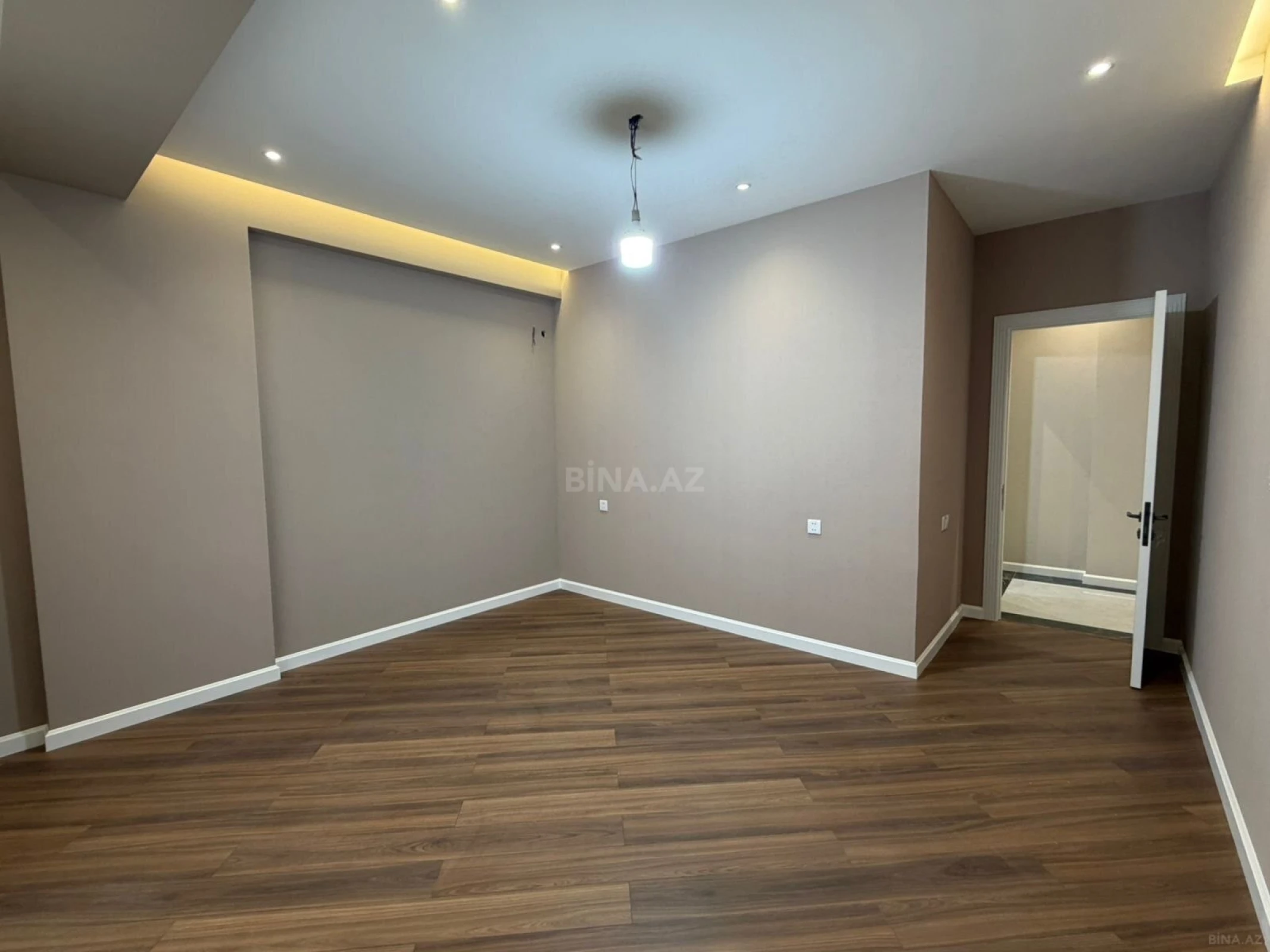 Satılır 3 otaqlı mənzil 115 m²