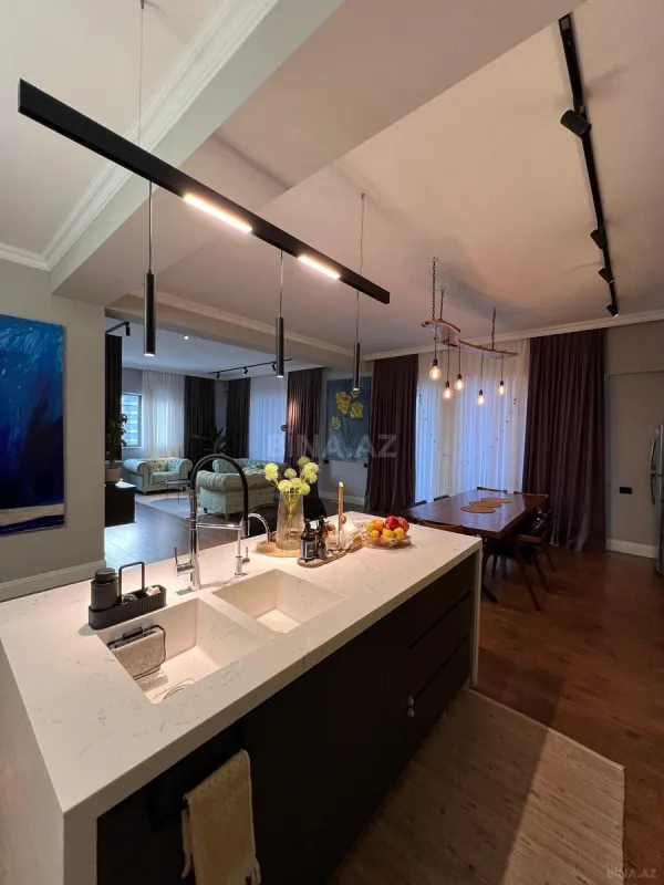 Kirayə verilir 3 otaqlı mənzil 157 m²