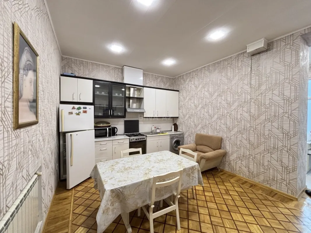 Kirayə verilir 2 otaqlı mənzil 75 m²