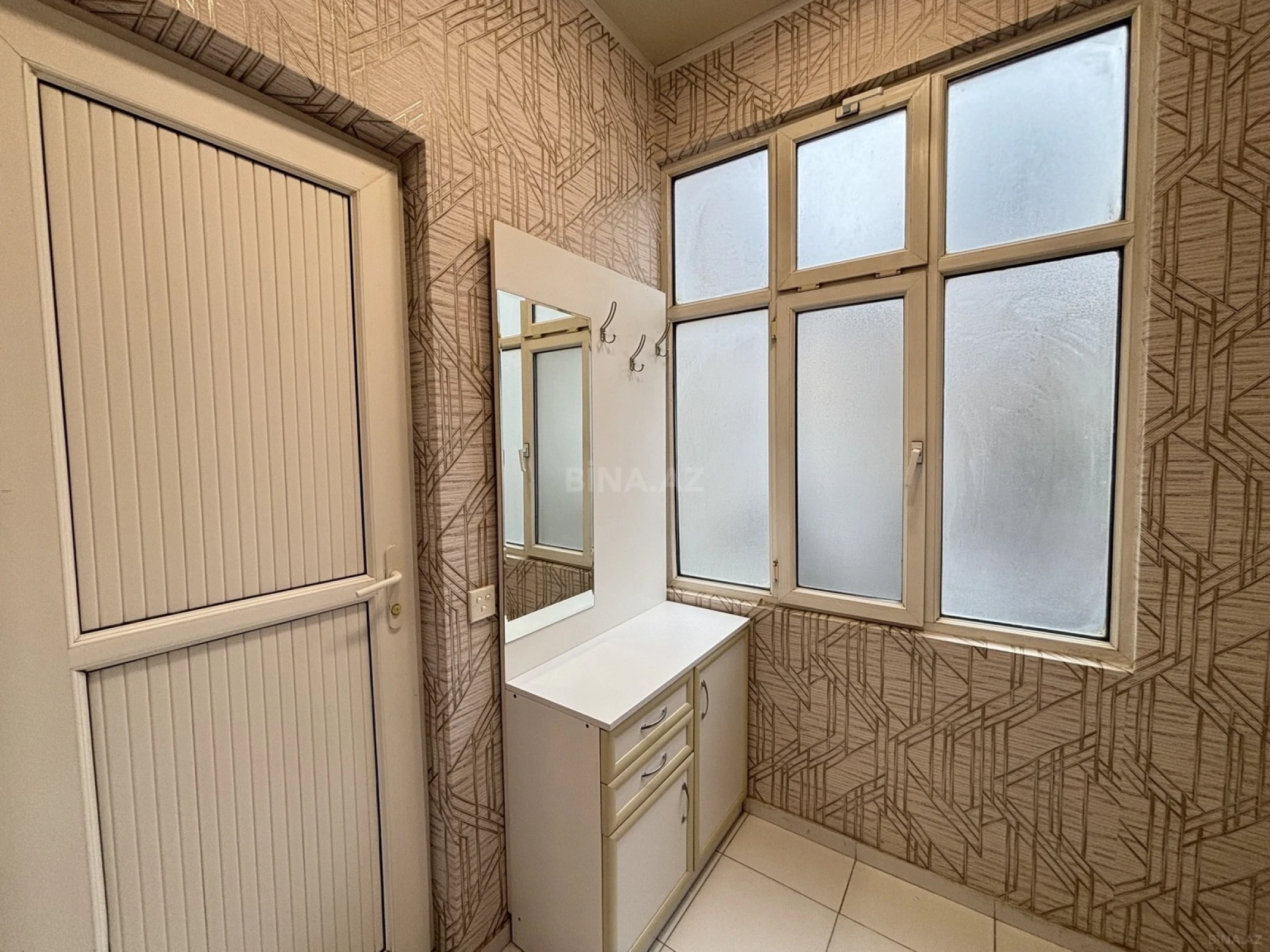 Kirayə verilir 2 otaqlı mənzil 75 m²