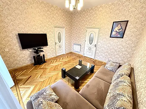 Kirayə verilir 2 otaqlı mənzil 75 m²
