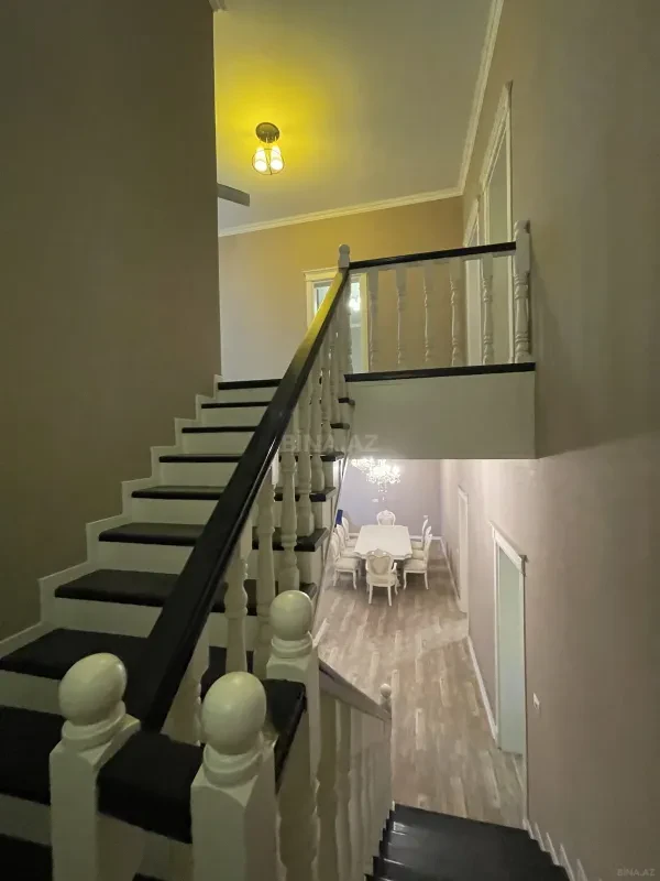 Satılır 6 otaqlı həyət evi 250 m²