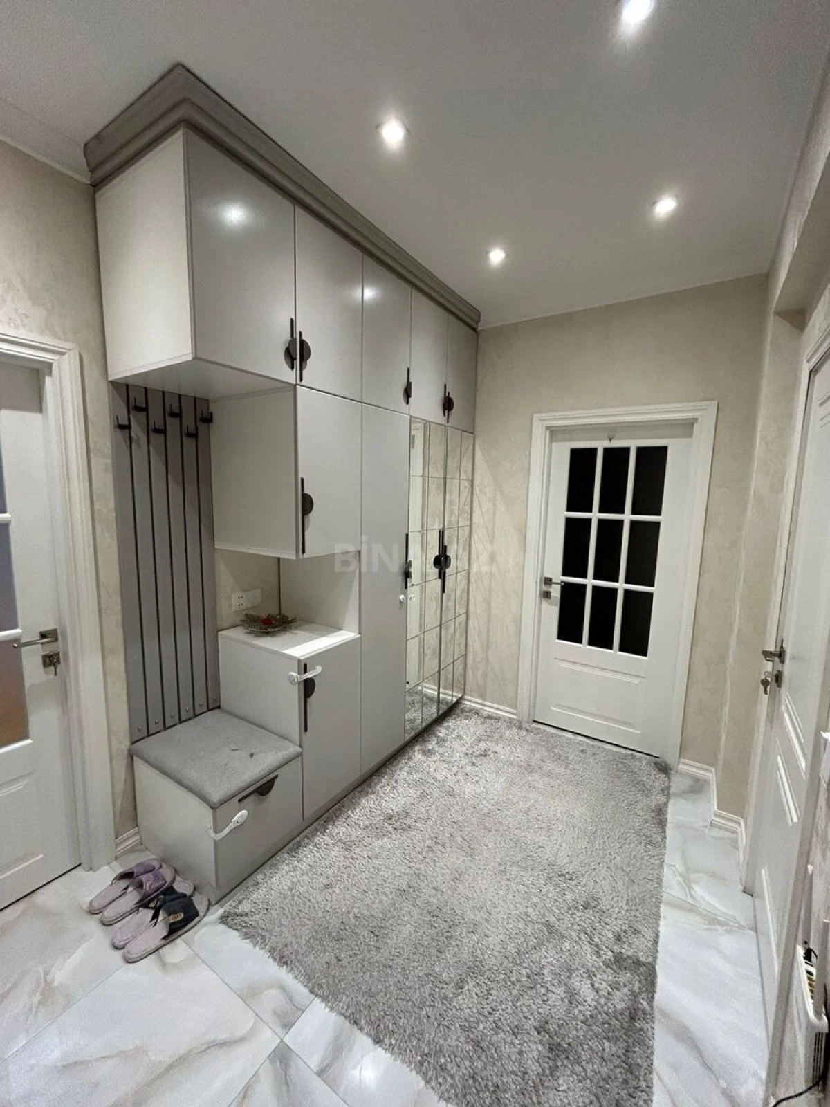 Satılır 2 otaqlı mənzil 77 m²