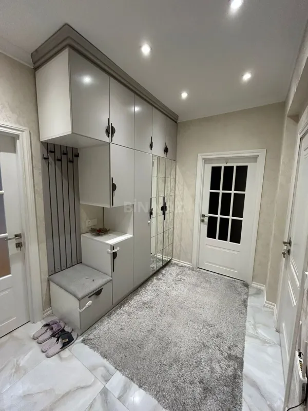 Satılır 2 otaqlı mənzil 77 m²