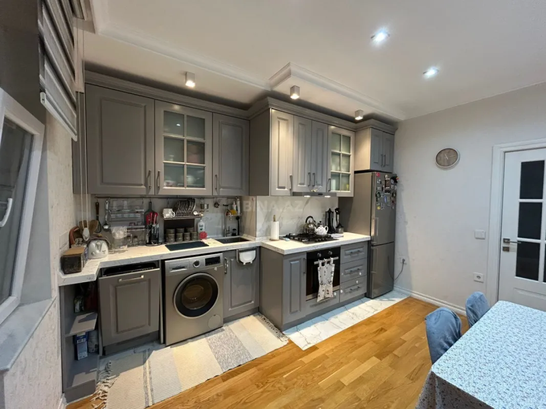 Satılır 2 otaqlı mənzil 77 m²