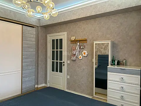 Satılır 2 otaqlı mənzil 77 m²