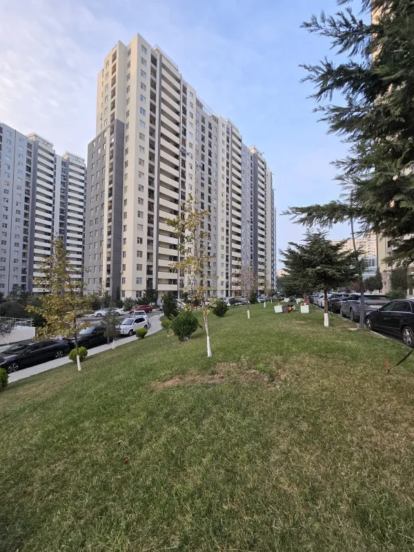 Satılır 2 otaqlı mənzil 77 m²