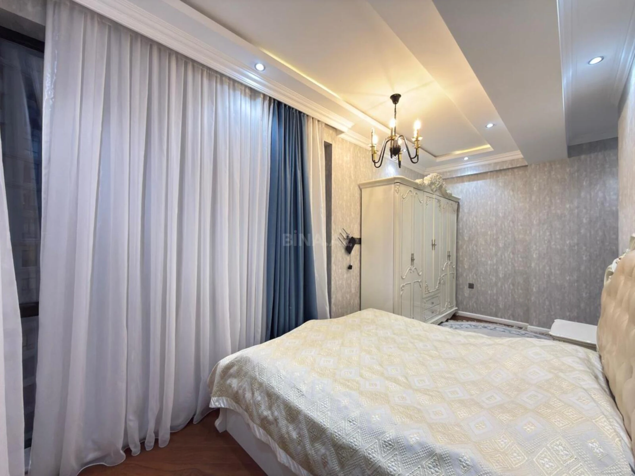 Satılır 3 otaqlı mənzil 120 m²