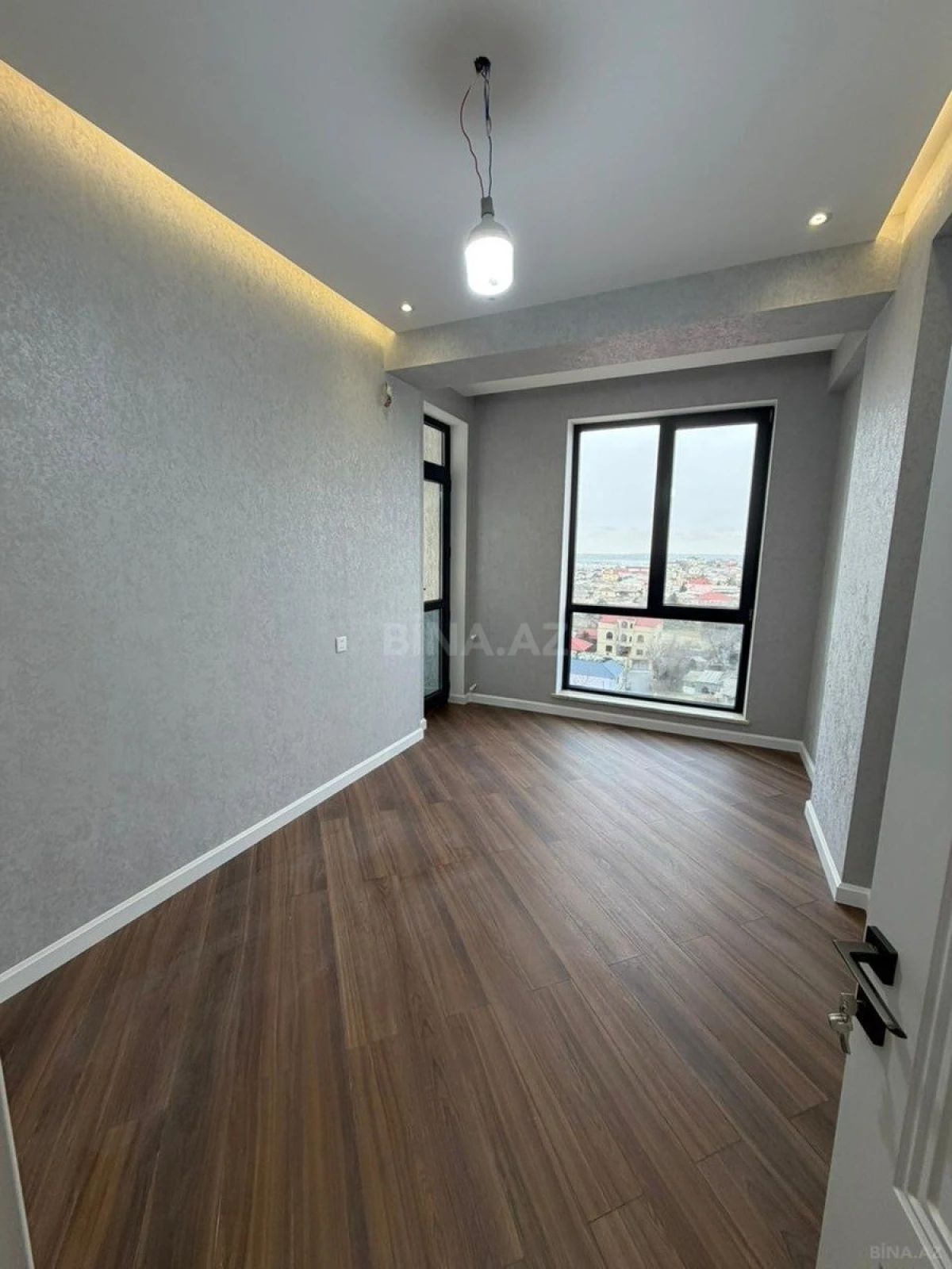 Satılır 3 otaqlı mənzil 124 m²