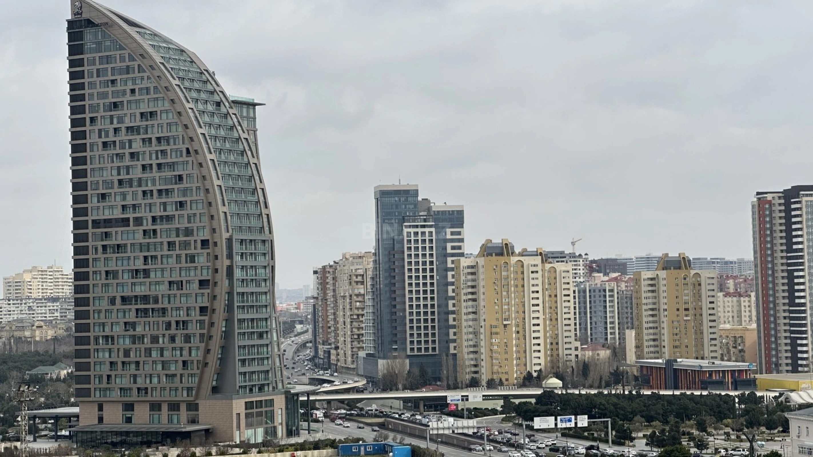 Satılır 3 otaqlı mənzil 110 m²