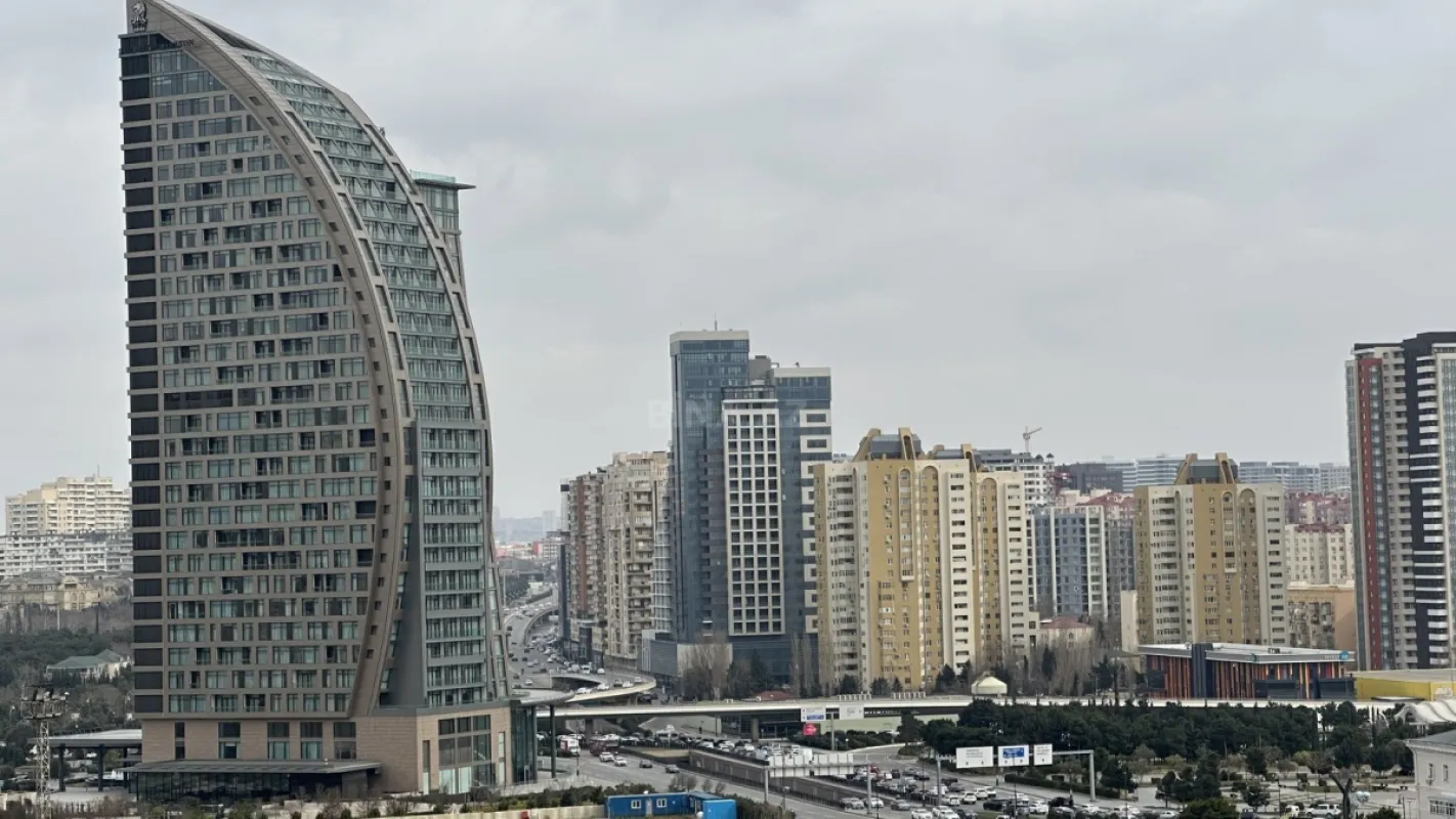 Satılır 3 otaqlı mənzil 110 m²