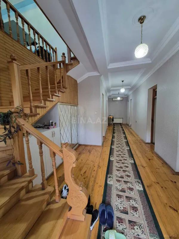 Satılır 9 otaqlı həyət evi 310 m²