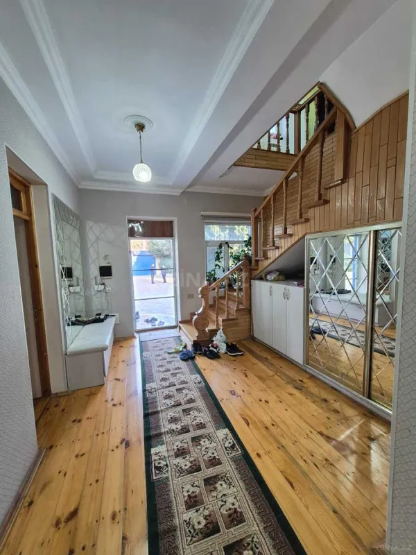 Satılır 9 otaqlı həyət evi 310 m²