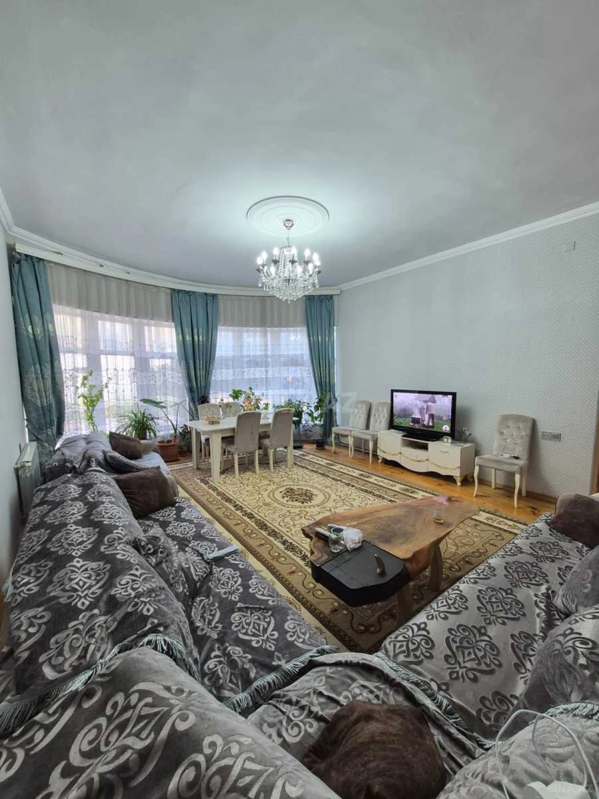 Satılır 9 otaqlı həyət evi 310 m²