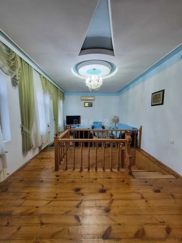 Satılır 9 otaqlı həyət evi 310 m²