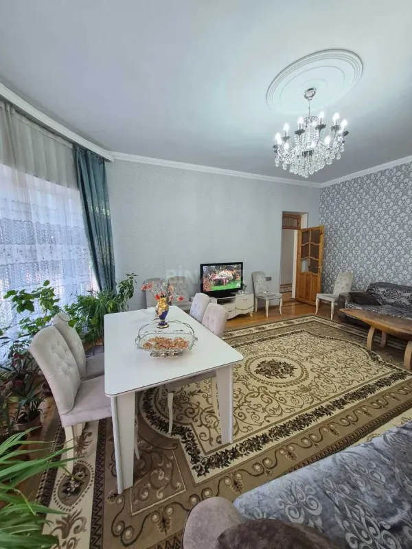 Satılır 9 otaqlı həyət evi 310 m²