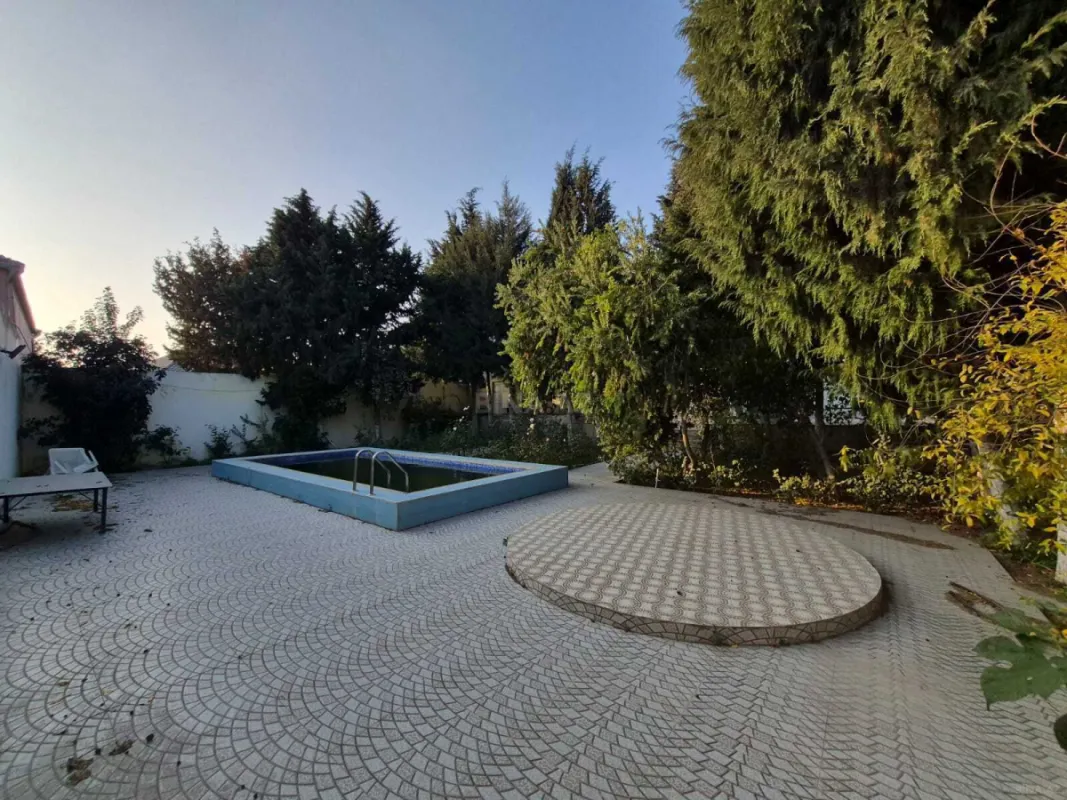 Satılır 9 otaqlı həyət evi 310 m²