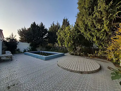 Satılır 9 otaqlı həyət evi 310 m²