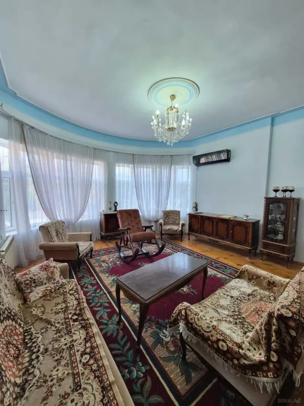 Satılır 9 otaqlı həyət evi 310 m²