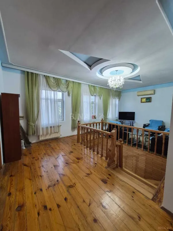 Satılır 9 otaqlı həyət evi 310 m²