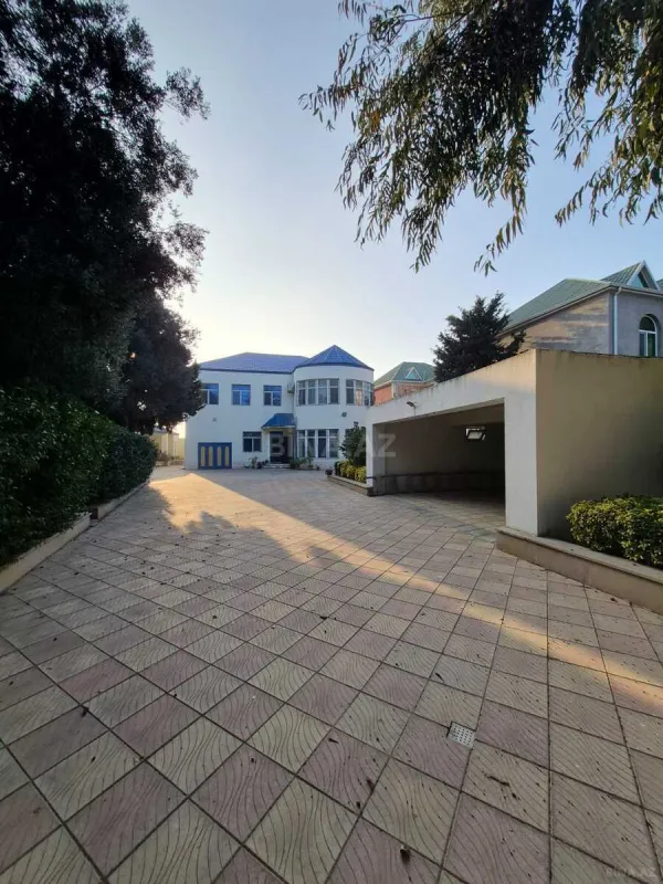 Satılır 9 otaqlı həyət evi 310 m²
