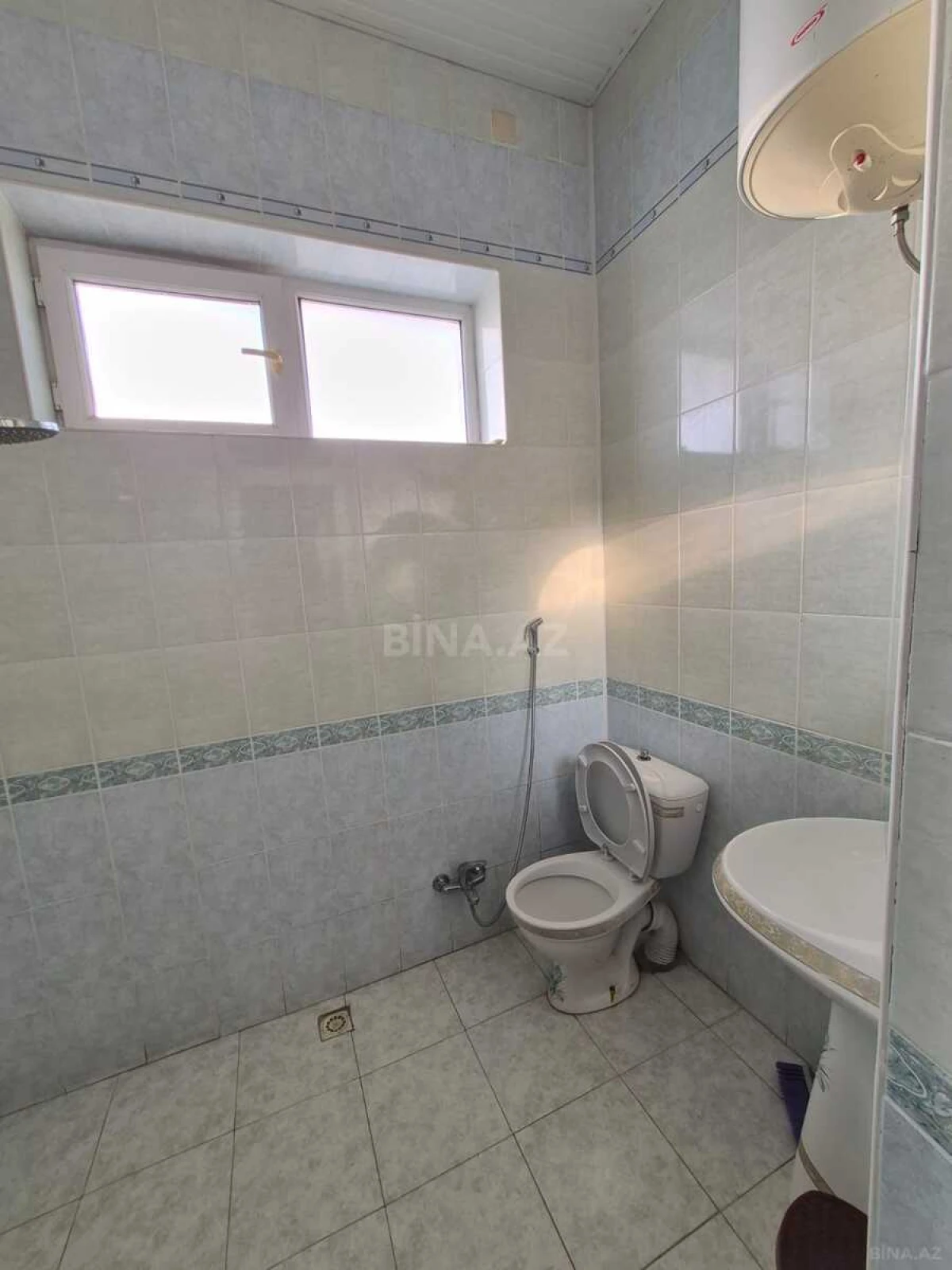 Satılır 9 otaqlı həyət evi 310 m²