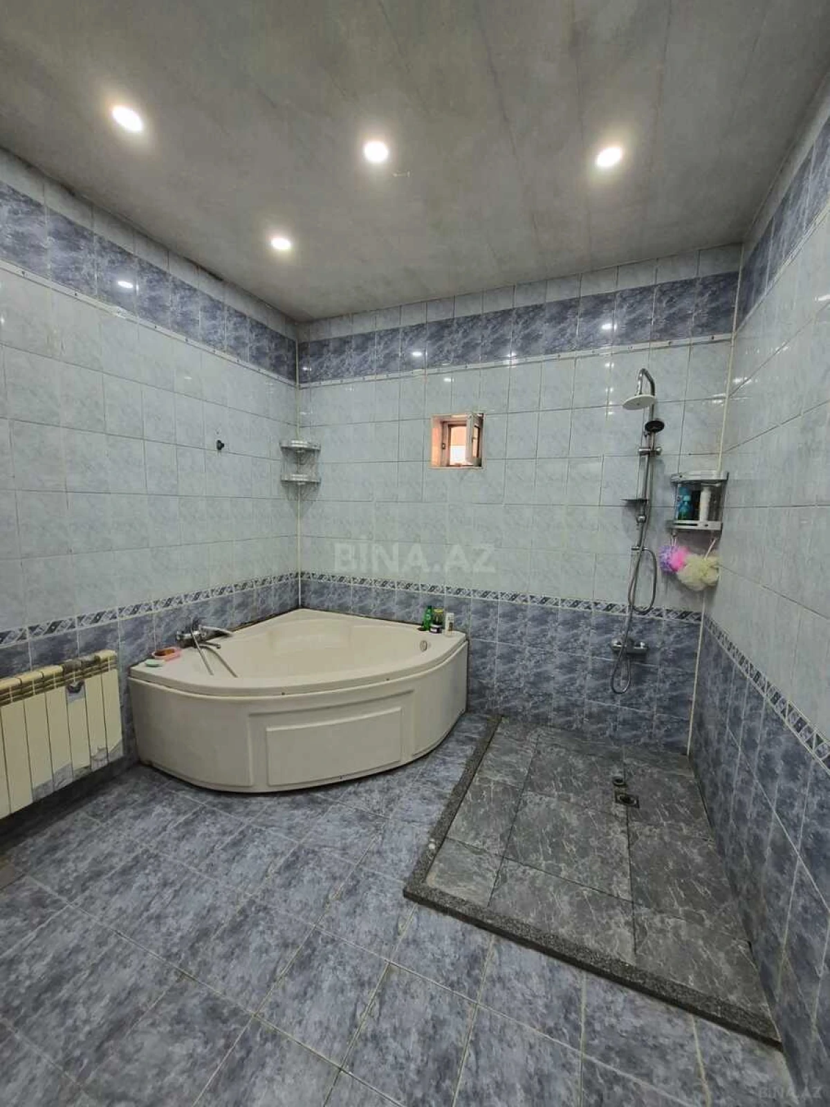 Satılır 9 otaqlı həyət evi 310 m²