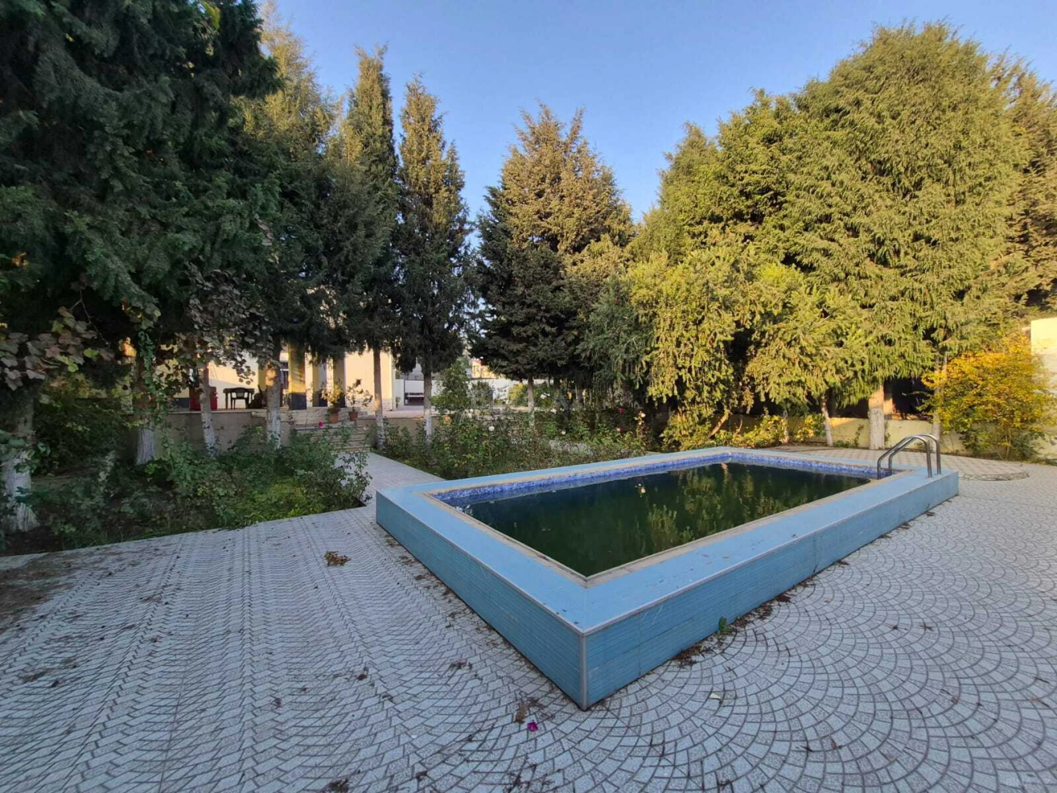 Satılır 9 otaqlı həyət evi 310 m²